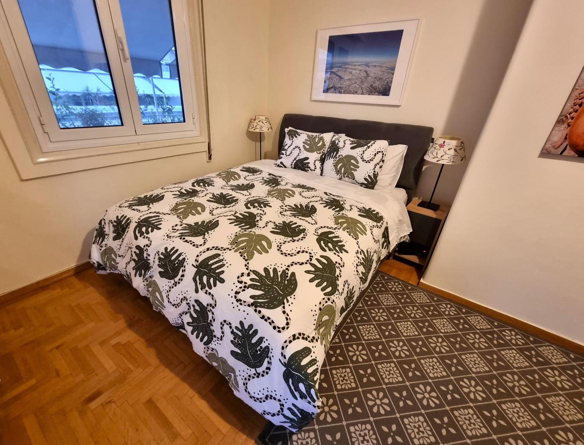 Cozy Apartment With Wrap Around Balcony アテネ エクステリア 写真